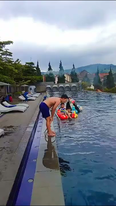 Berenang sambil menikmati Alam di Floating market, Lembang