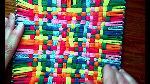 Weaving: Square Potholder Loom: Taking your Weaving off of the Loom