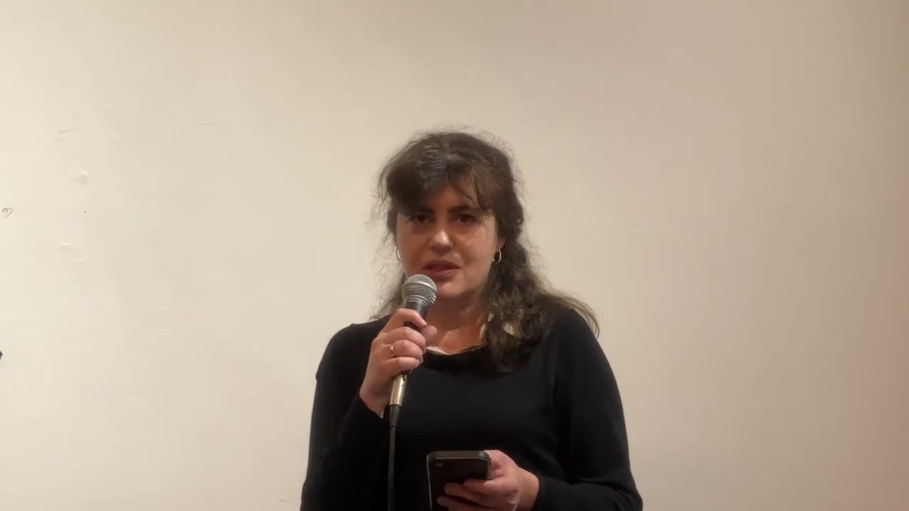 Наталья Резник в библиотеке Tompkins Square, NYC.