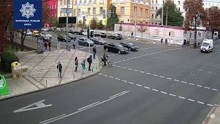 Якщо усі автомобілі зупиняються — варто теж пригальмувати та зупинитися видео