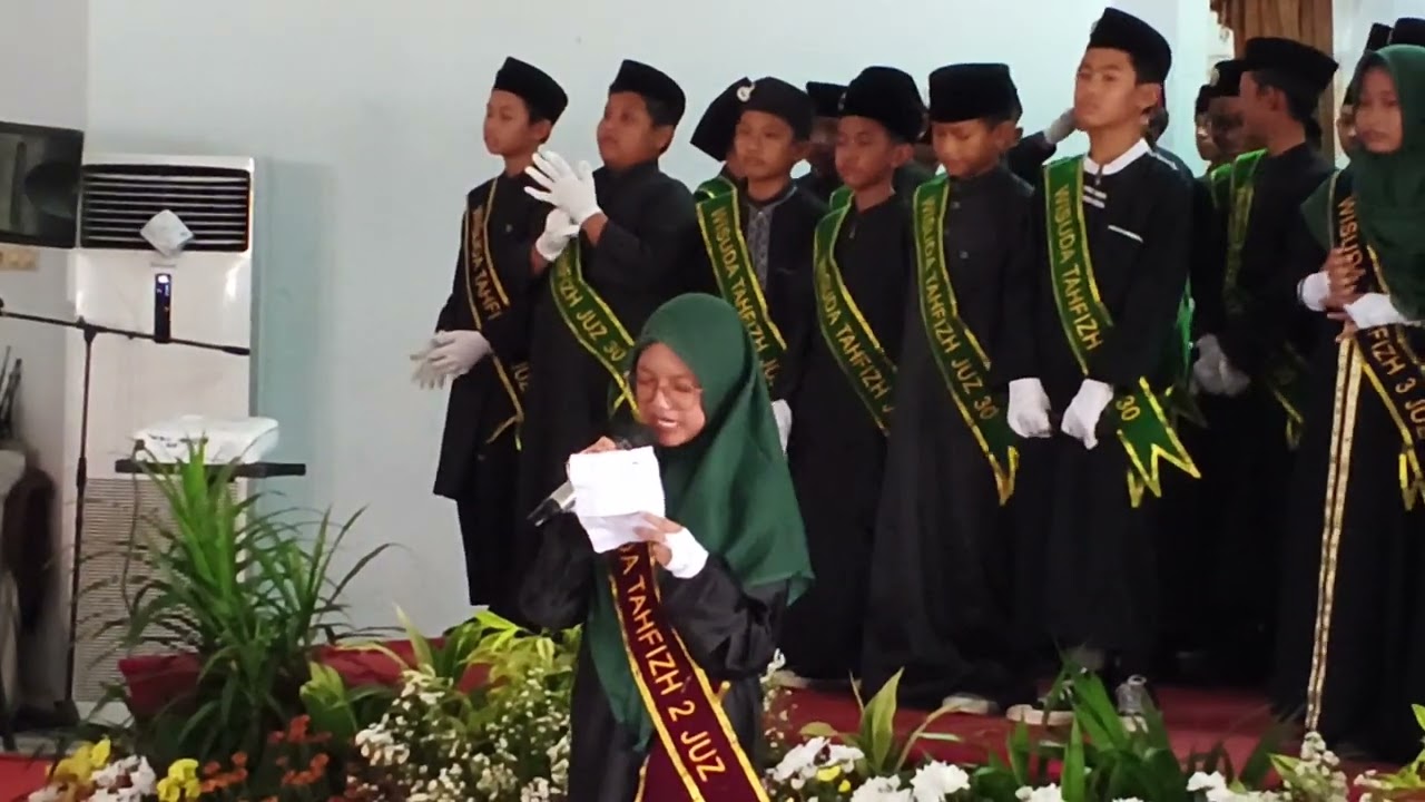 Wisuda Tahfidzul Qur'an : Azilla berpuisi dari hati ❤💞