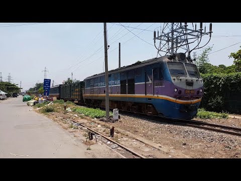 Video Train SE22 Saigon - Hue passing Binh Trieu Railway... - youtube
