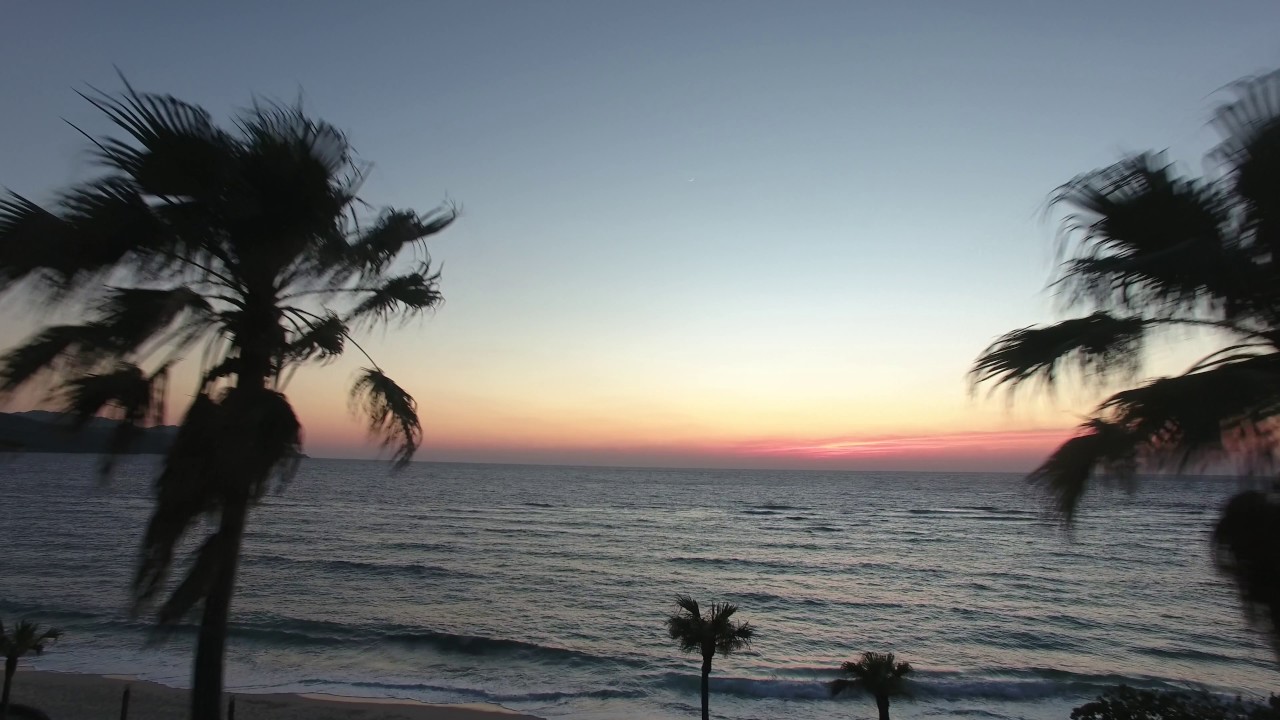 夕暮れの大浜海浜公園 - 奄美大島
