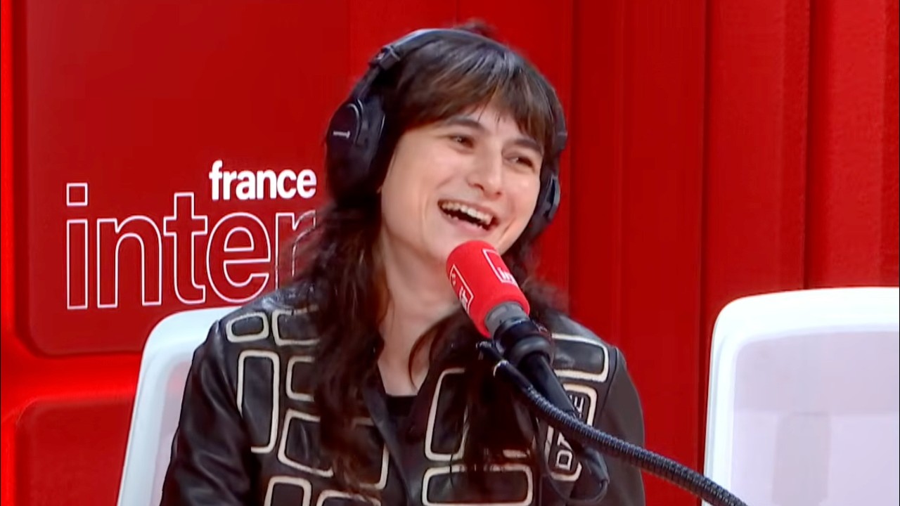 Alma Rechtman, chanteuse, pour son EP “papa la maison s’effondre”