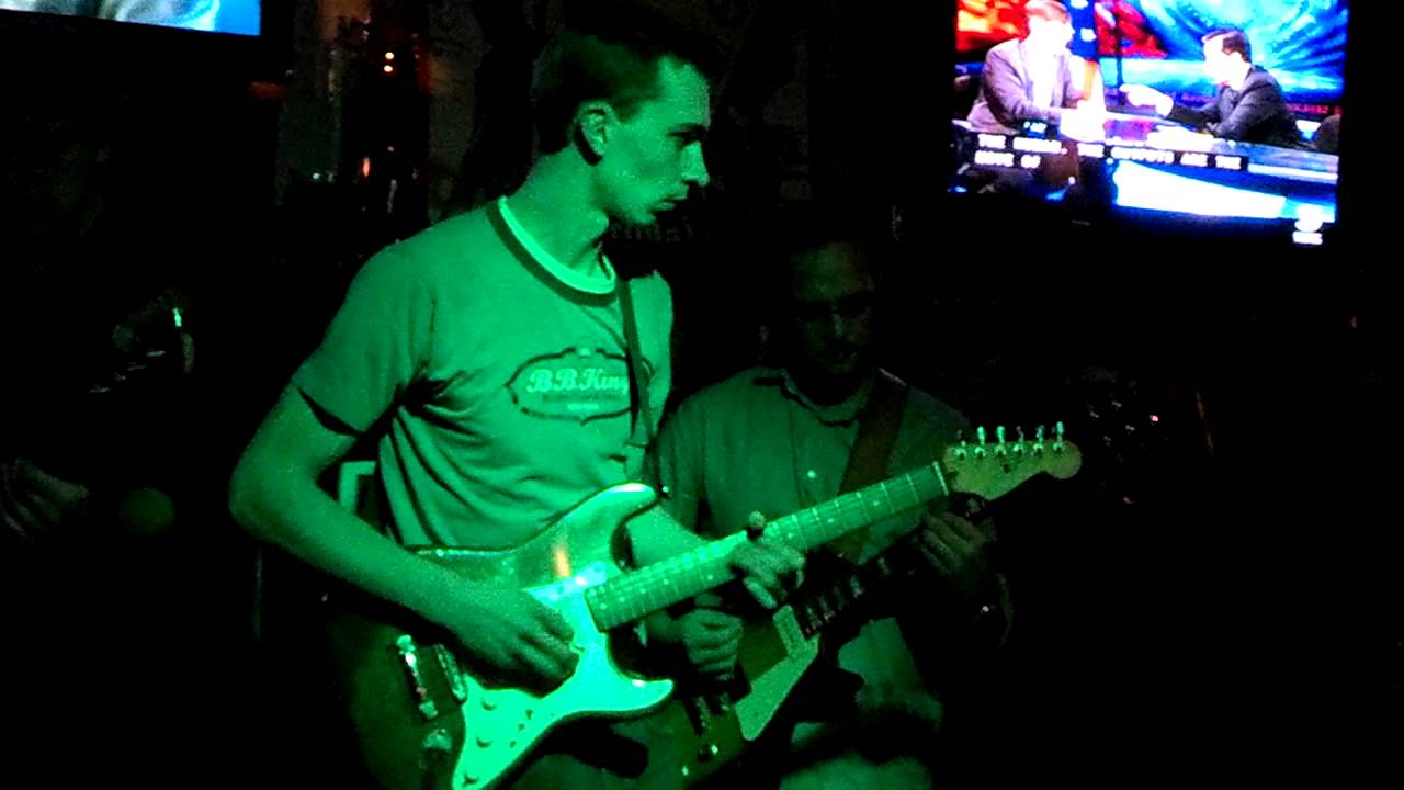 Alex Jornov. Beer Bottle Boogie. Hyde Park. 11/14/2012. YouTube