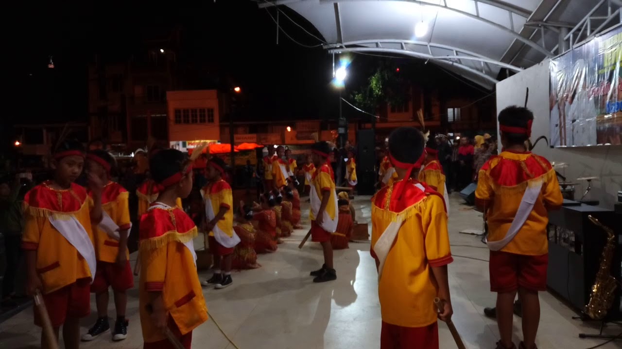 Traditional Dance-Kesenian-pa'tirra-toraja-hari-ulang-tahun-kabupaten-tana-toraja-part1 - YouTube Johny Walker