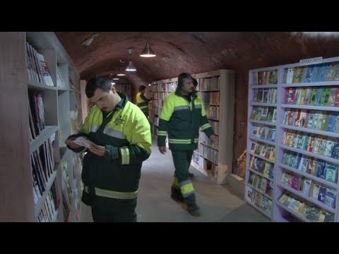Vídeo: Recolectores De Basura Abren Biblioteca En Turquía