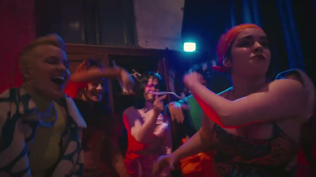 MUJERCITAS CREW ft BEA VILLABOL 2022