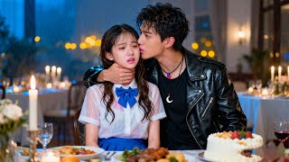 Download Lagu 18yo kicked out—uncle took her in rain, addicted to her innocence, dotes on her! MP3