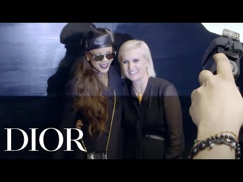 Video: Dior: show diễn thời trang Thu Đông 2017/18