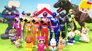 アンパンマン キュウレンジャー出動！ 恐竜がアンパンマンタウンをめちゃくちゃに！シシレッド助けて！   戦隊 キュウタマ ばいきんまん だだんだん アンパンマン号 anpanman みーちゃんママ