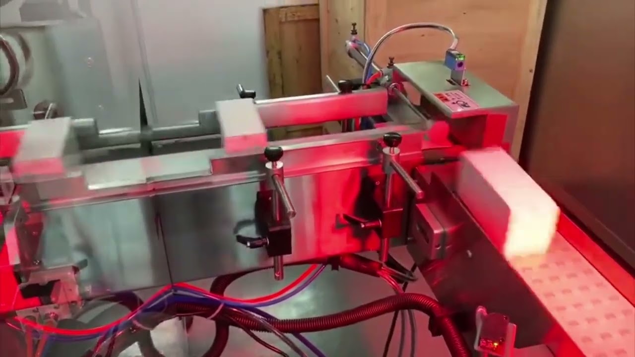 Two corner box corner labeling and sealing machine