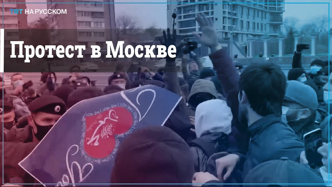 Митинг мусульман. Митинг мусульман в Москве. Мусульманские протесты в России. Митинг у посольства Франции в Москве. Протесты мусульман в Москве.