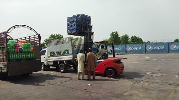 Smart Warehouse Solutions by Linde Material Handling / Linde Material Handling @ForkliftSkills