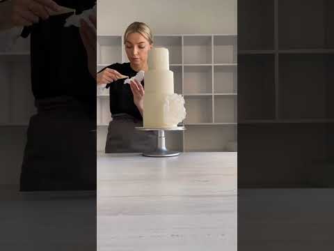 Как думаете, сколько стоит свадебный торт 15 кг? #торт #свадебныйторт #ярусныйторт