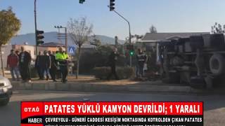 KOZAN'DA PATATES YÜKLÜ KAMYON DEVRİLDİ. KAZADA KAMYON SÜRÜCÜSÜ YARALANDI