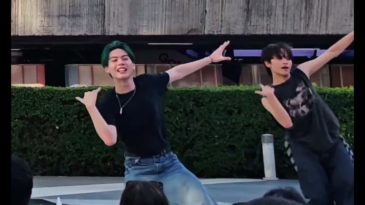 KlTTY SWAG -Le7el  (Victor focus)@ SNSX Le7el Buskign -Siam Paragon 