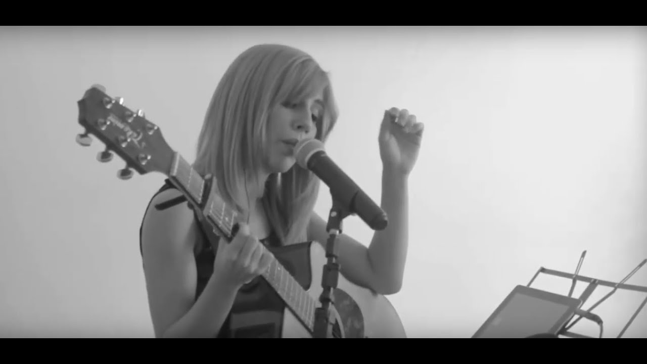 Watch Sofia Pill - Te aburris (Vivo) on YouTube Watch Sofia Pill - Te aburris (Vivo) on YouTube