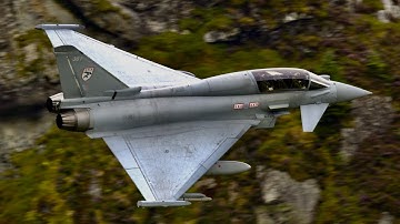MACH LOOP:RAF TYPHOON T3  AT LOW LEVEL! 🇬🇧