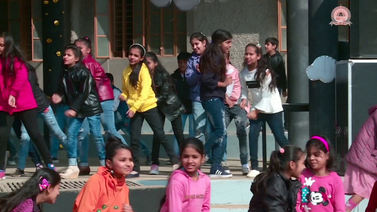 Classes 5th (HM) || Dance Performance || Christmas & Director's Day Celebration 2018