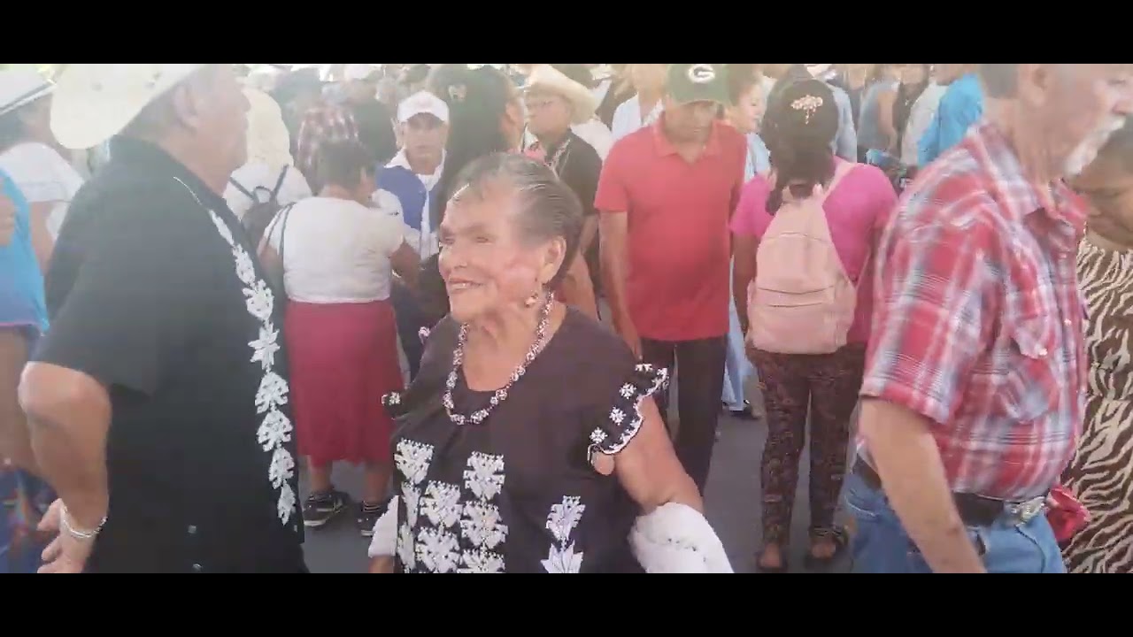 Don Alejandro y su bailadora gran estilo