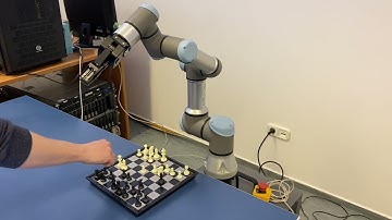 UR3e playing chess using MoveIt commander