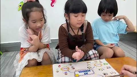 Tiếng Anh Giao Tiếp Phan Thiết: Elsa, Sophia and Gum practice talking about At School