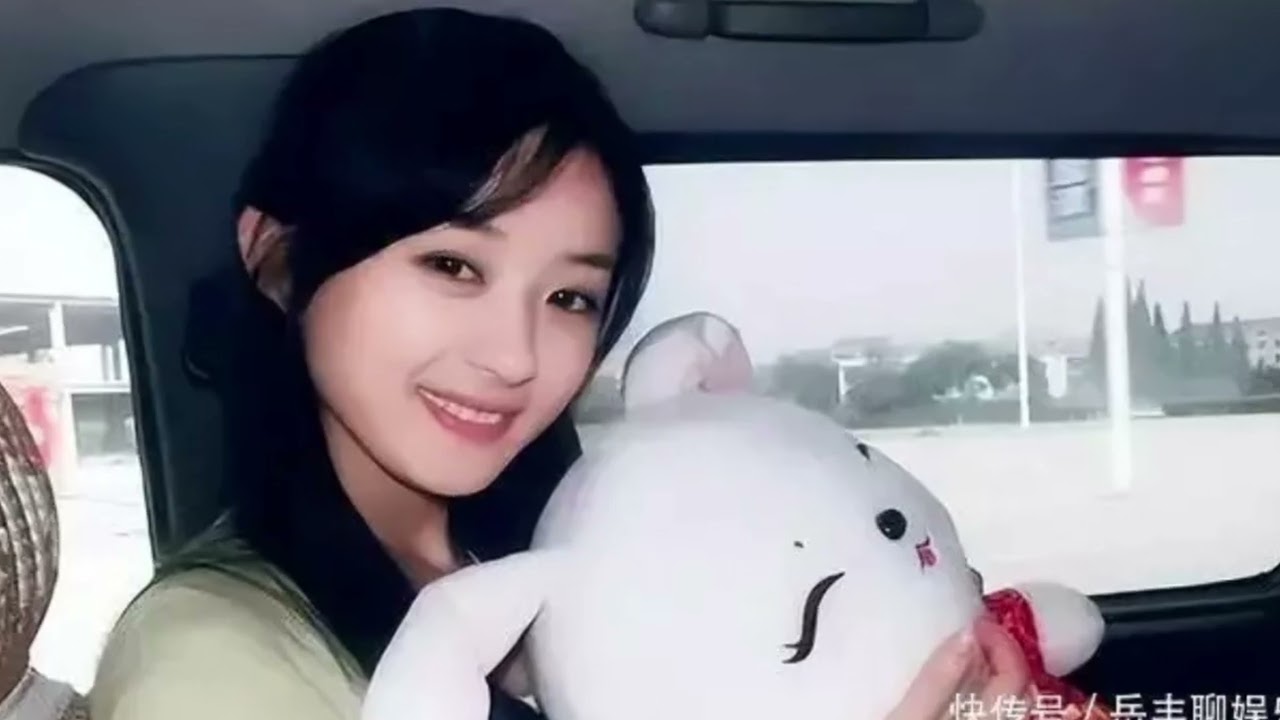 赵丽颖初中同学分享合照，谁能想到昔日“丑小鸭”，如今成了这样