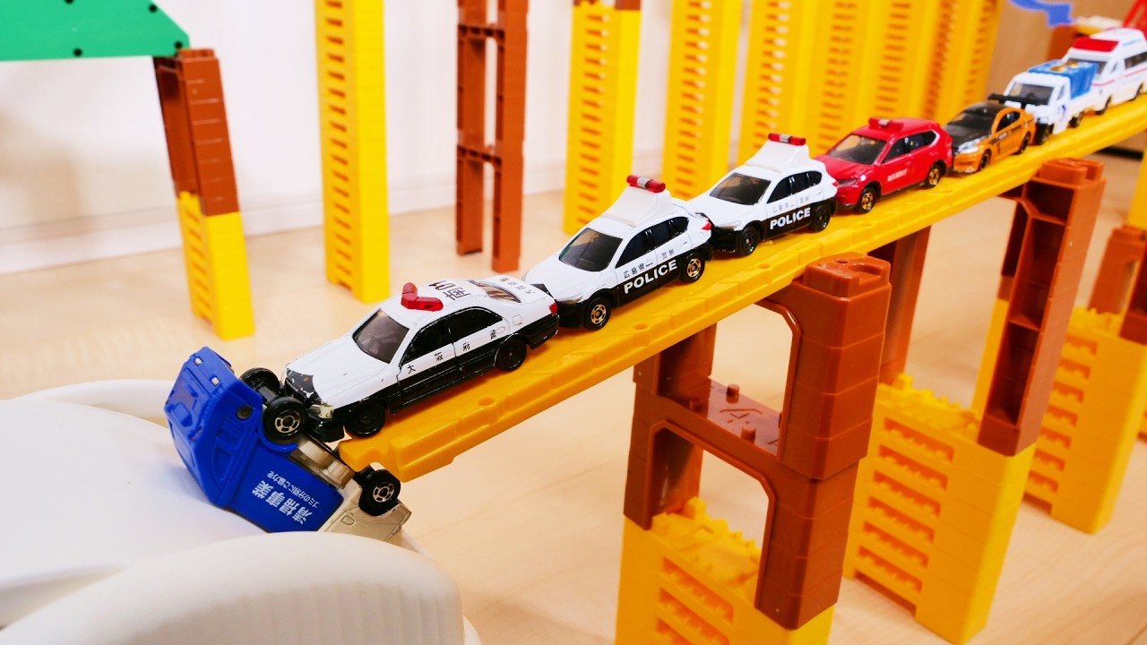 トミカ☆はたらくくるまたちがトミカシステムの坂道を走る！坂道走行テスト Tomica Working Cars Drive a Tomica System original course☆