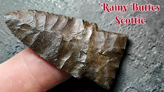 Flintknapping a Rainy Buttes Scottie 