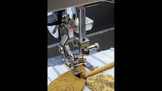 Invisible machine applique. Stitching around applique leaves. screenshot 1