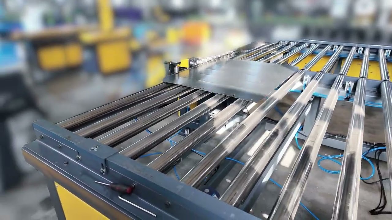 Air duct making machine