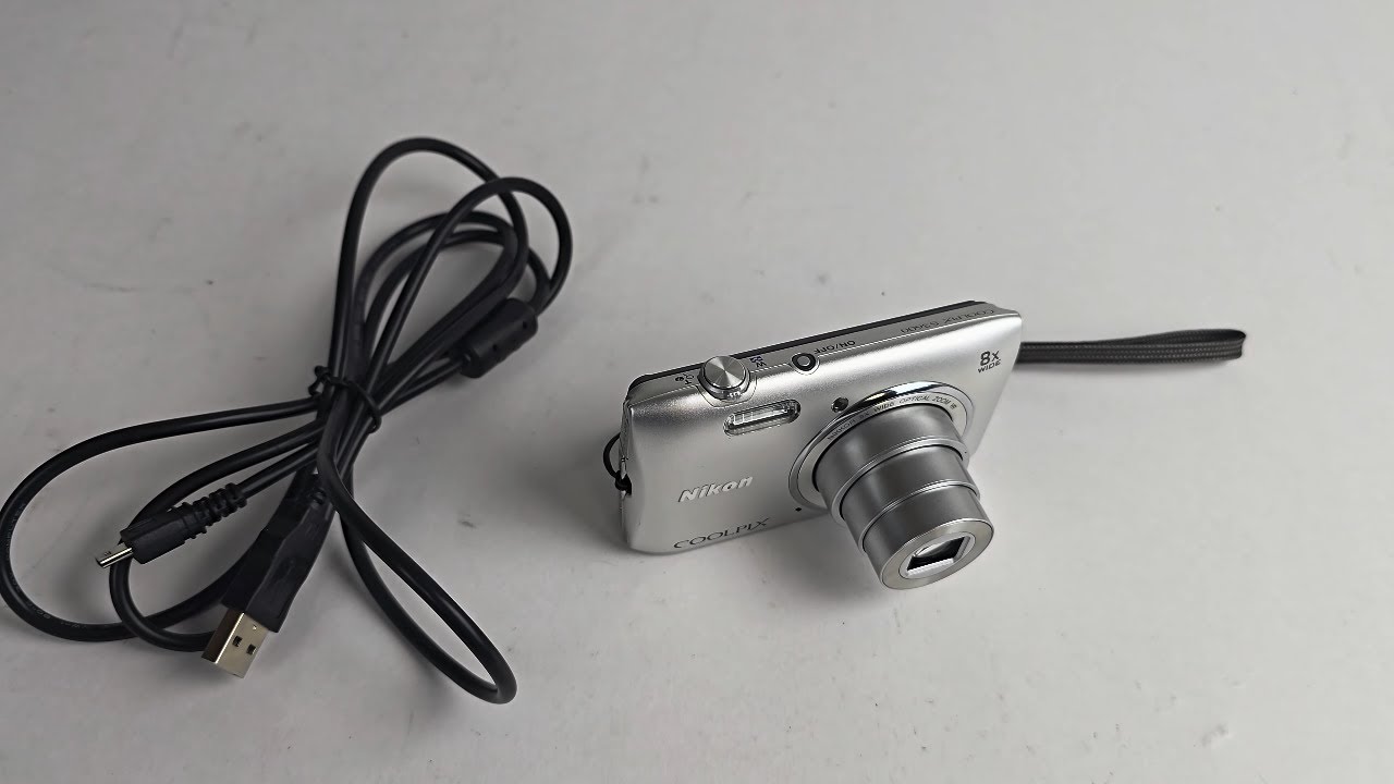 Nikon COOLPIX S3600 20.1MP Digital Camera Silver Fully Tested 32GB