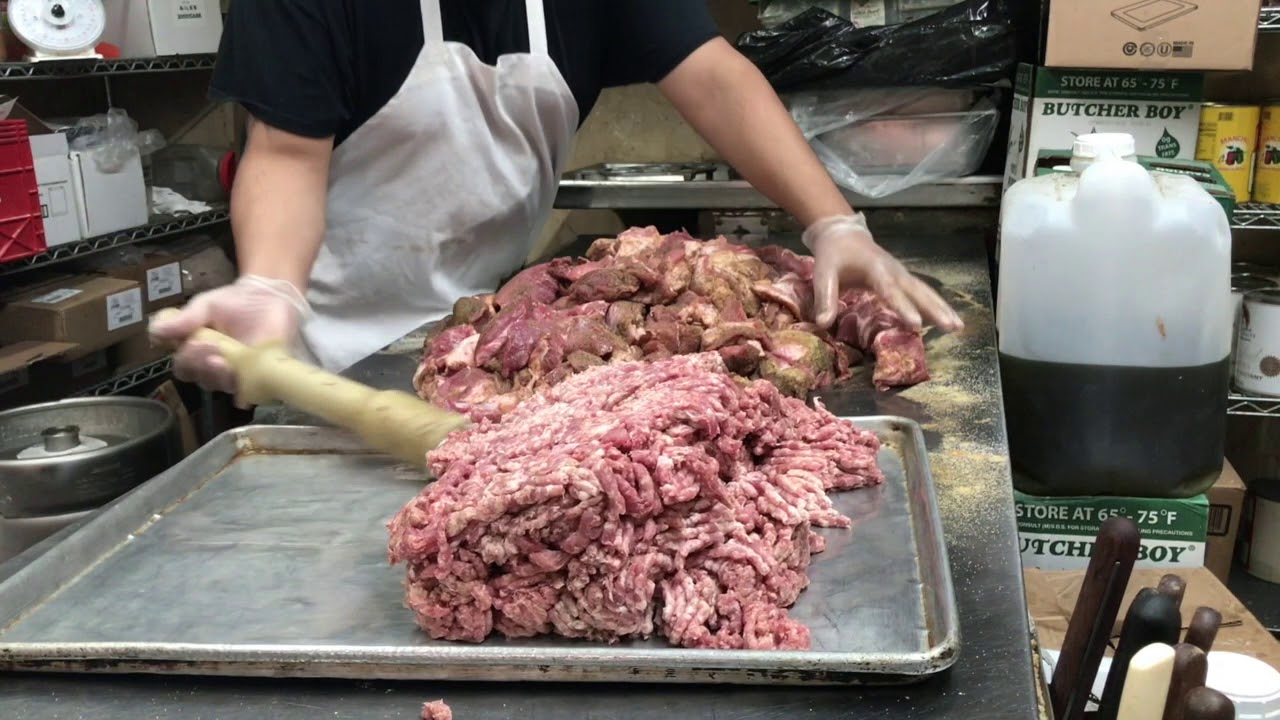 How Vince's Pizza makes their homemade sausage