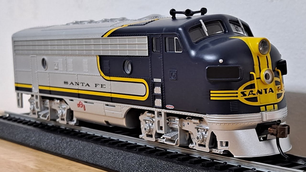 Bachmann HO Scale Santa Fe Warrior Train Set - YouTube