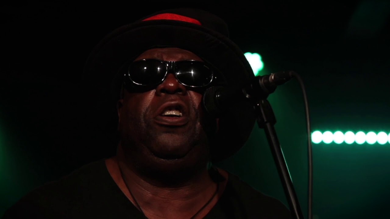 Back That Booty Up S.M.Crew Feat Doc P (wez Devine Remix Tribal Mix)