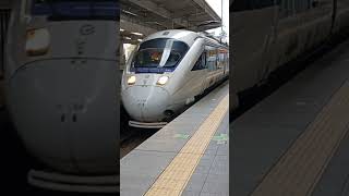 【#武雄温泉駅 】特急みどり43号スプラトレイン 到着 #885系 #スプラトレイン