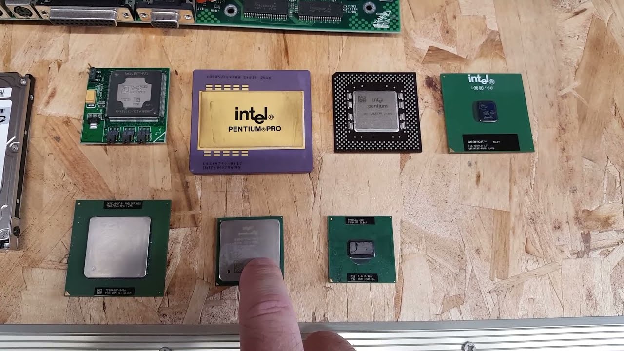 Pentium Pro 200 MHz CPU size compared with Socket 370, PIII Coppermine, Pentium IV, AMD 486 