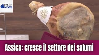 Fatturato dei consumi a quasi 8 miliardi di euro e export a 1,3 miliardi (+7%): sono alcuni dei numeri del settore dei salumi in Italia presentati da Assica, l'Associazione degli industriali delle carni e dei salumi, in occasione della recente assemblea 2018.
Al centro della discussione, guidata dal Presidente Nicola Levoni, il tema dell’internazionalizzazione, oltre alla presentazione dei dati economici di un settore, quello dei salumi, che torna a crescere nel fatturato, nell’export, e che registra una ripartenza nei consumi interni. Assica: cresce il settore dei salumi