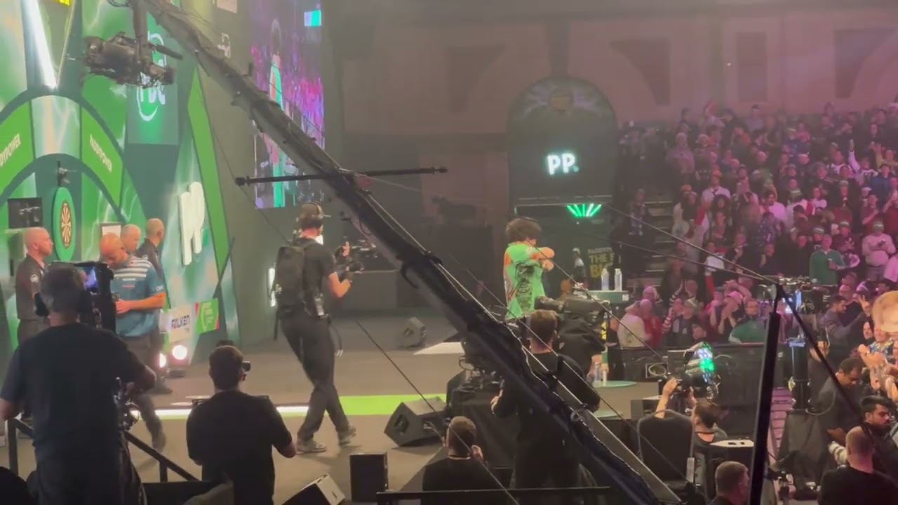 Motomu Sakai 3-0 Thibault Tricole (3-2, 3-2, 3-0)