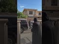لاعب المنتخب العراقي أيمن حسين يقبل يد والدته قبل توجهه مع بعثة "أسود الرافدين" إلى معسكرهم التدريبي
