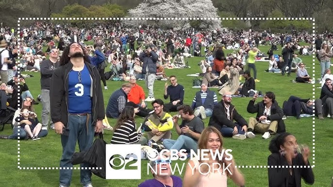 Eclipse Draws Experts And Observers To Nyc S Central Park