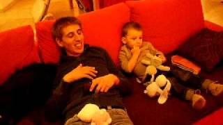 Alexis Regarde Les Guignols