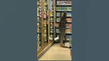 Monitor Lizard enters Supermarket | Giant Monitor Lizard | Giant Lizard #shorts