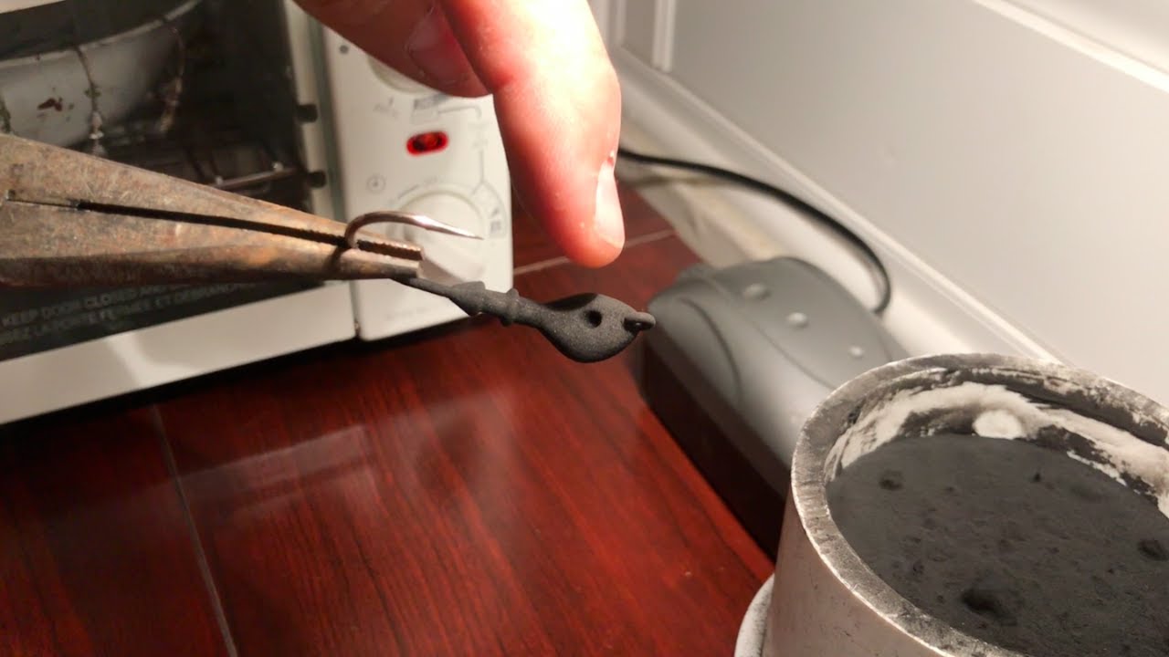 HOW TO MAKE A BASS JIG PT II FLUID BED EPOXY PAINT/WEEDGUARDS YouTube