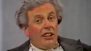 Les Patterson Dame Edna Everage U0026 Barry Humphries Interviews parkinson 1982