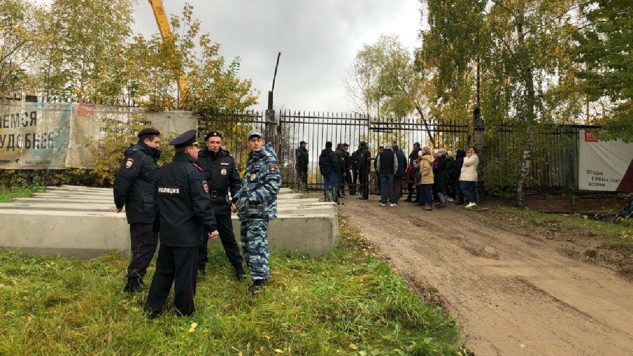 Уничтожение деревьев под колесо обозрения на ВДНХ в Москве / LIVE 11.10.19