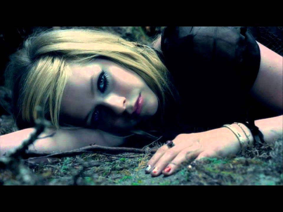 Сестра песня грустная. Avril Lavigne Alice. Аврил Лавин первый клип. Avril Lavigne unwanted. Avril Lavigne i'm with you.