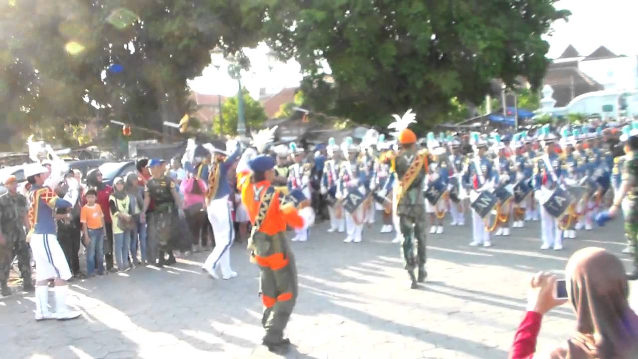 Drumband Terbaik Karbol AAU Yogyakarta, Display Drumband Gita