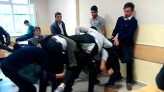 Sınıfta Uzun Eşek D Gülmek Garanti̇ D